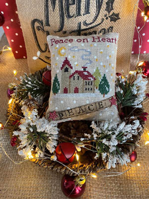 Peace On Heart Pillow / Mani Di Donna