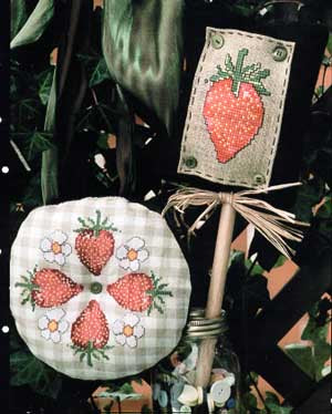 Strawberry Wreath / Sisters & Best Friends