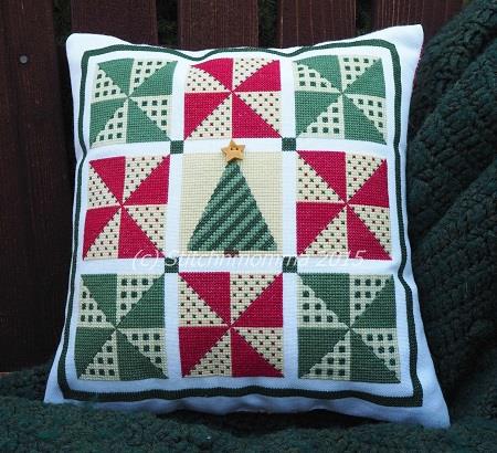 Pinwheel Christmas Quilt / Stitchnmomma