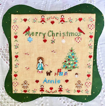 All Children Love Christmas -Girl (includes button) / MTV Designs