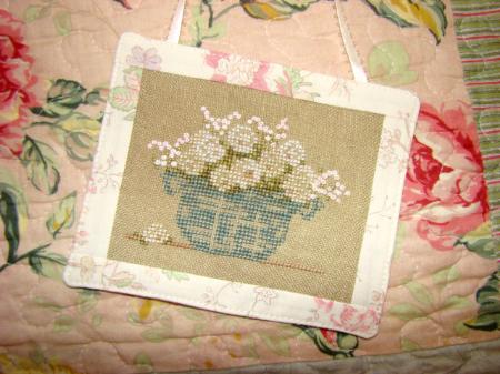 White Flower Bouquet / Country Garden Stitchery