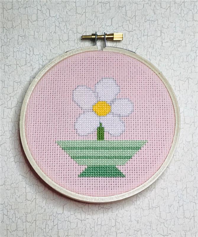 Magnificent Minis - Potted Flower / Stitchnmomma