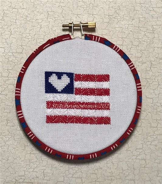 Magnificent Minis - American Flag Love / Stitchnmomma