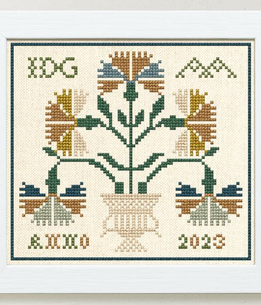 Carnation Vase Pincushion / Modern Folk Embroidery